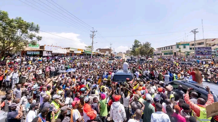 Rigathi Gachagua addressing the residents 