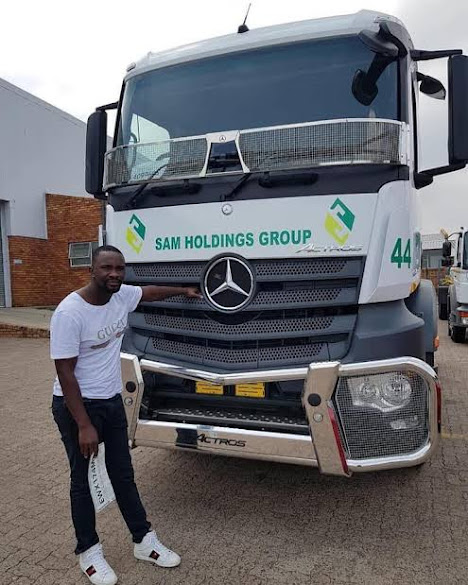 “Some people are STINGY” Kikuyu man EZEKIEL KAMAU, who won Kes 25 Million from B’etting surprises his wife with only Kes 300 shoes as birthday gift, says his money is for investment and not luxury. Any word for him?