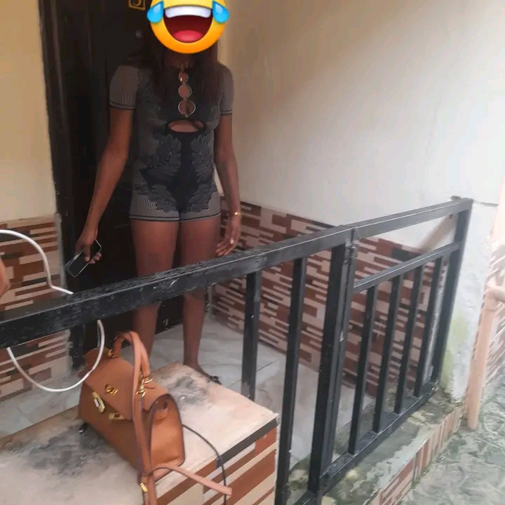 A guy took this CCB home and they bargained for 130k for the night. The guy piped her thoroughly and did a fake transfer for her