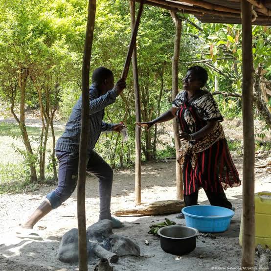 “My Husband Started Beating Me After I Caught Him Red Handed With My Own Sister” Ugandan Lady Cries