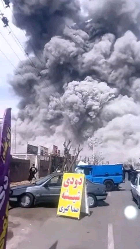 𝗕𝗥𝗘𝗔𝗞𝗜𝗡𝗚: US–Israel Strike Reported On IRGC Weapons DEPOT In Tehran